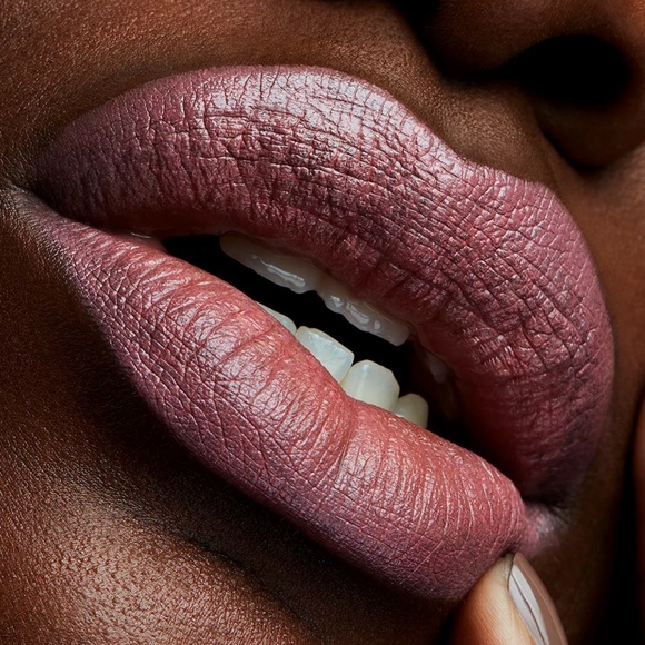 MAC BRAVE Satin Lipstick 3g: creamy, long-lasting lipstick. - Picture 4 of 5